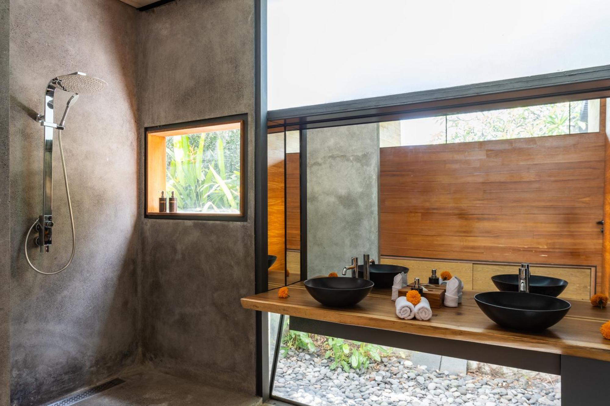 Luxury Industrial With Sauna And Highend Amenities Villa *