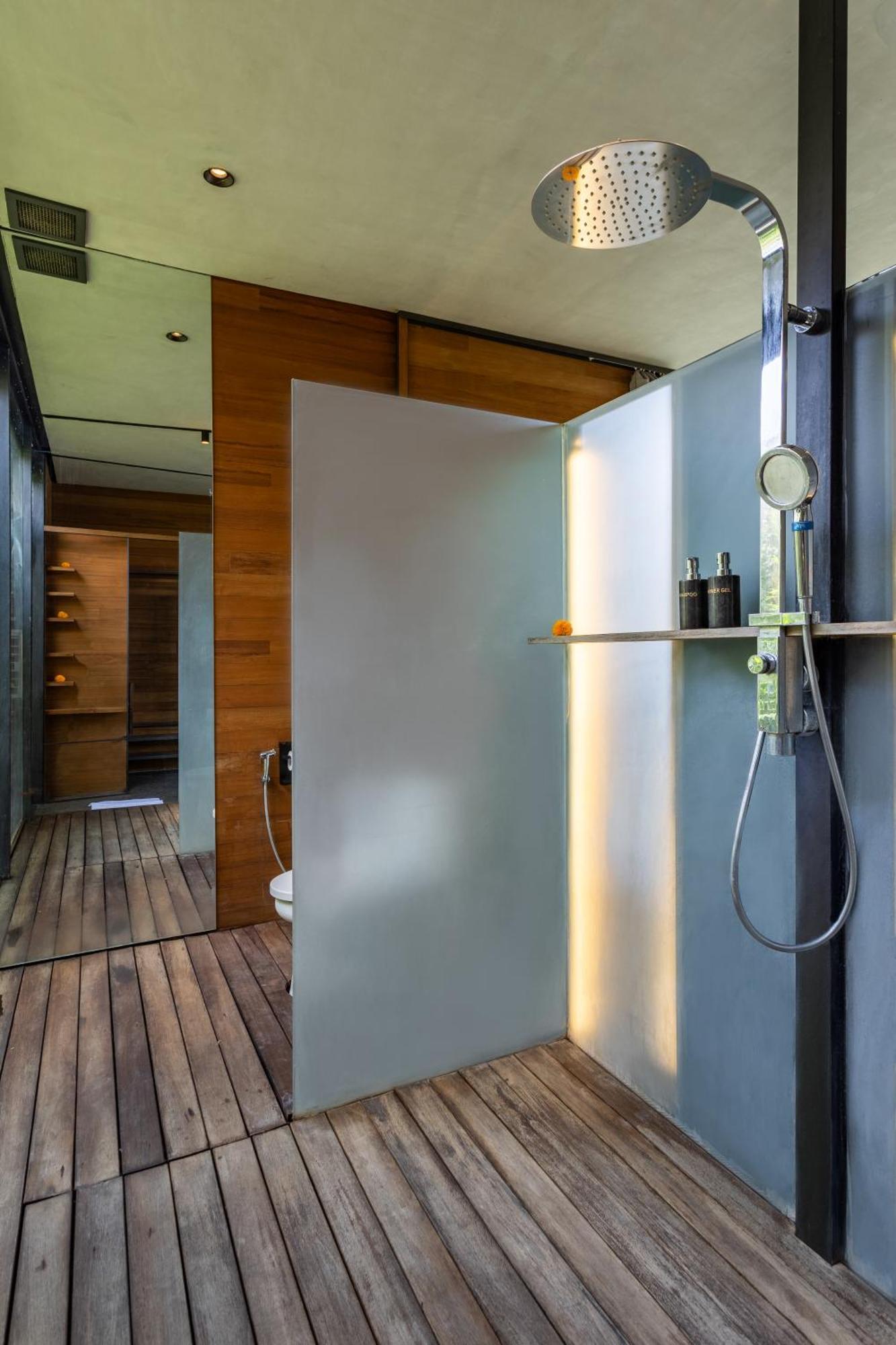 Villa Luxury Industrial With Sauna And Highend Amenities *