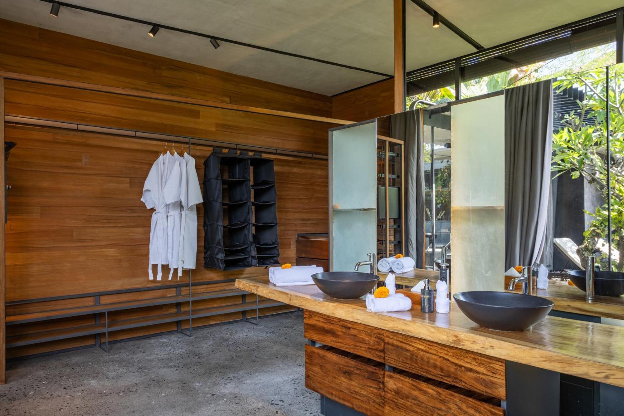 Luxury Industrial With Sauna And Highend Amenities Villa Seminyak (Bali)