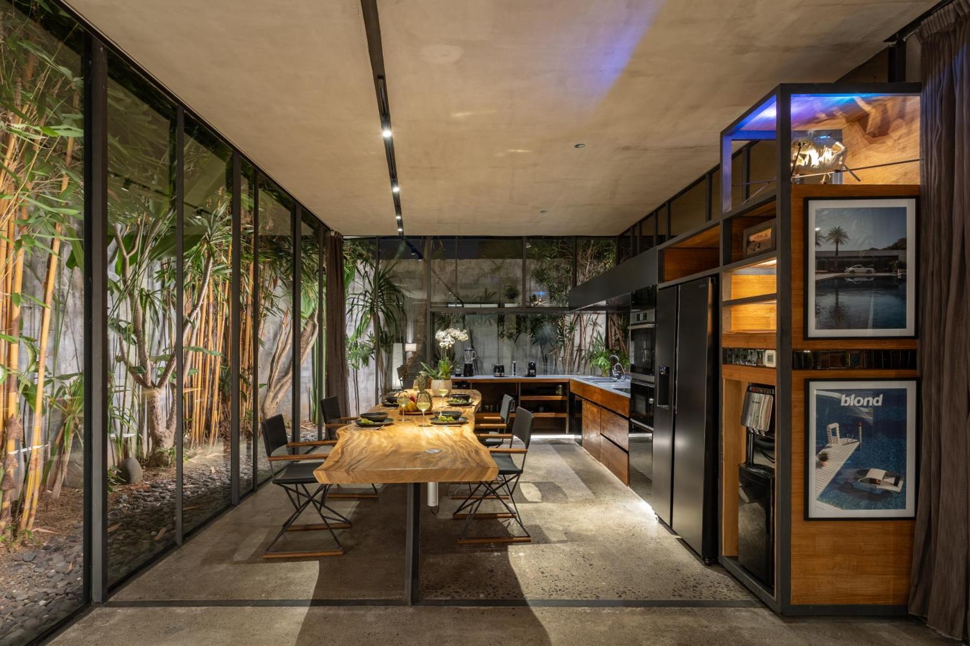 Luxury Industrial With Sauna And Highend Amenities *
